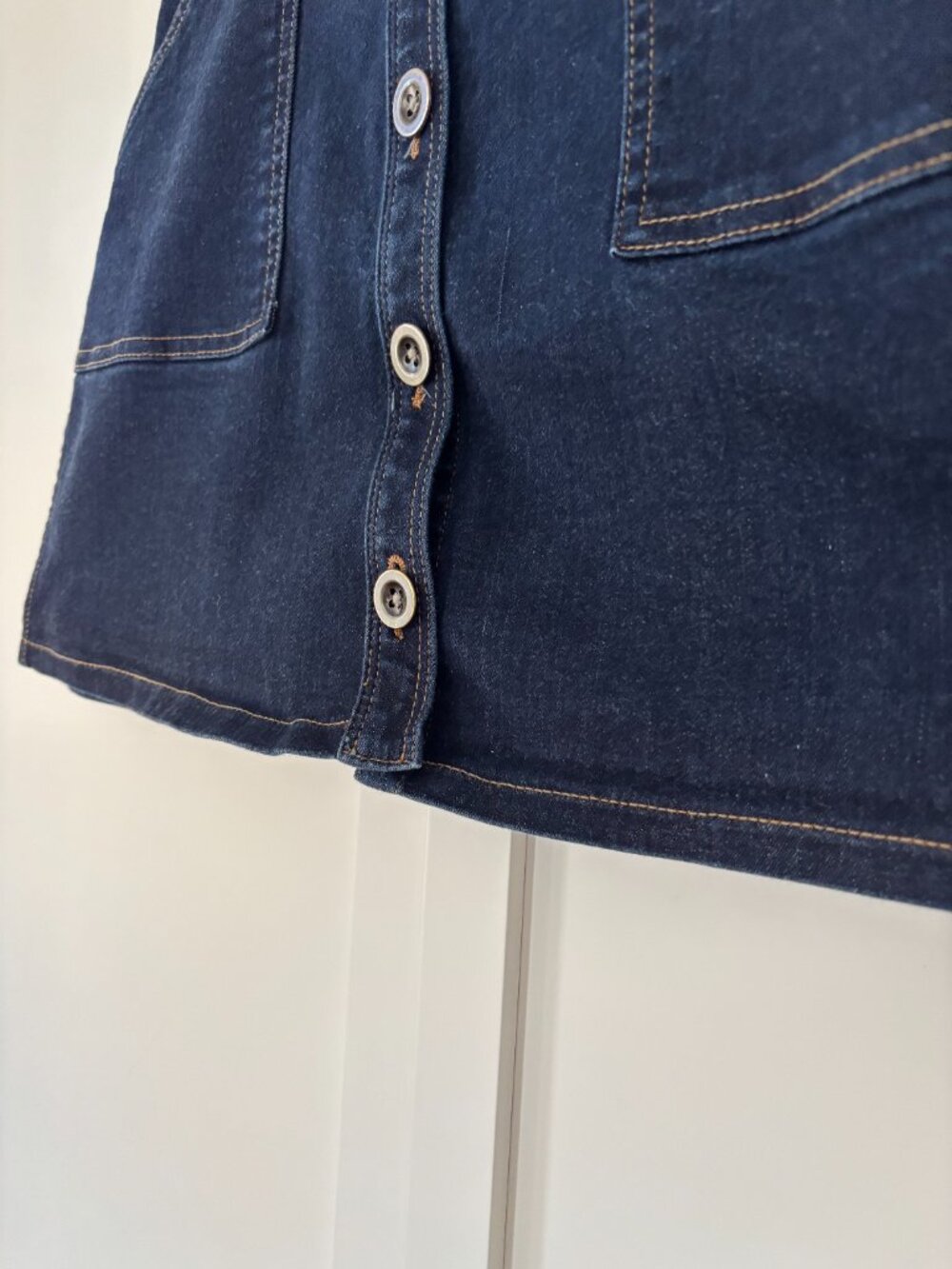 Banana Republic dark strech denim button front mini skirt (size 0) - Picture 3 of 6